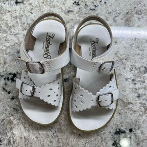 Toddler footnotes Ariel size 7